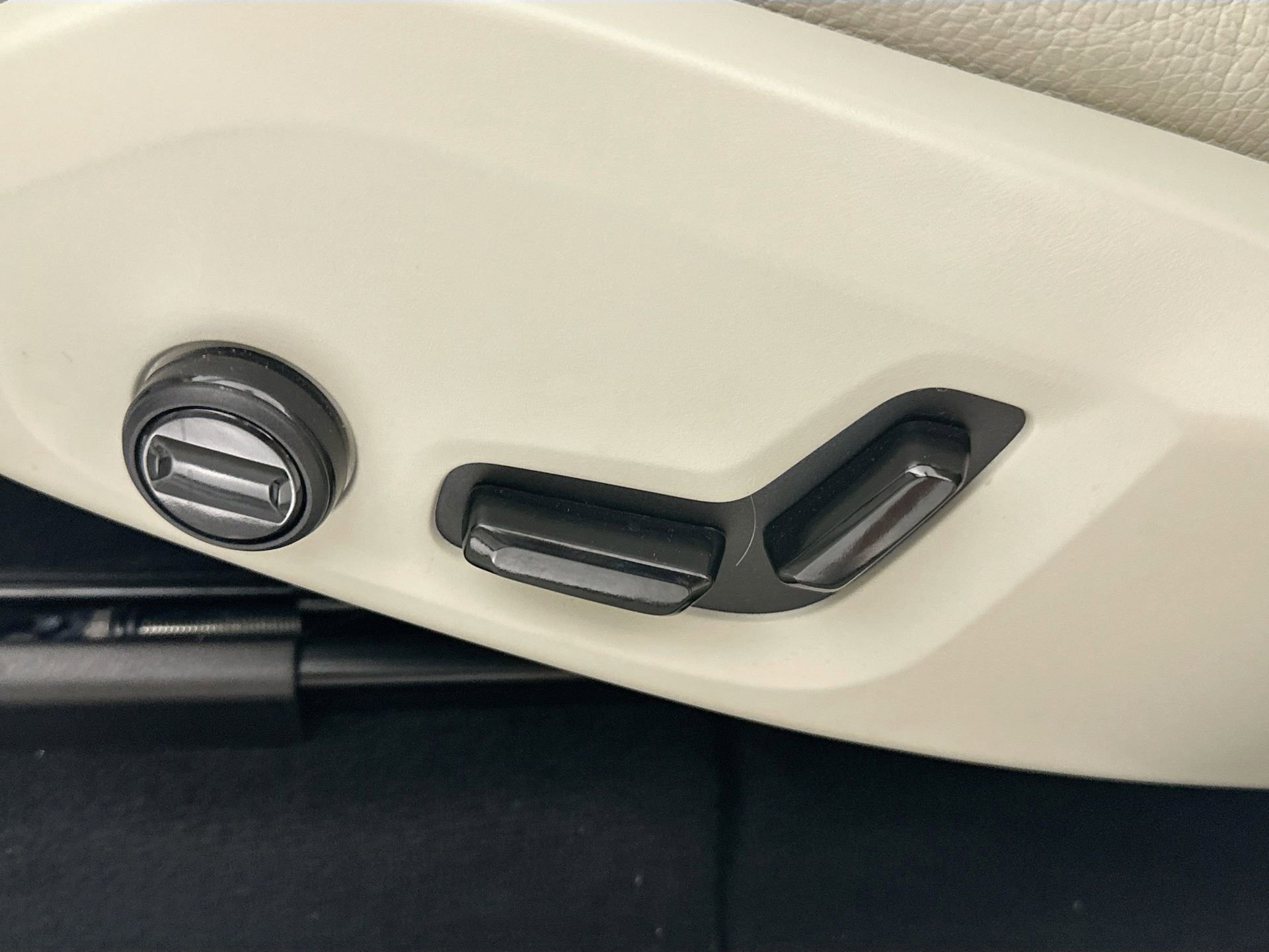 Used 2023 Volvo XC60 B5 Plus w/ Climate Package image 20