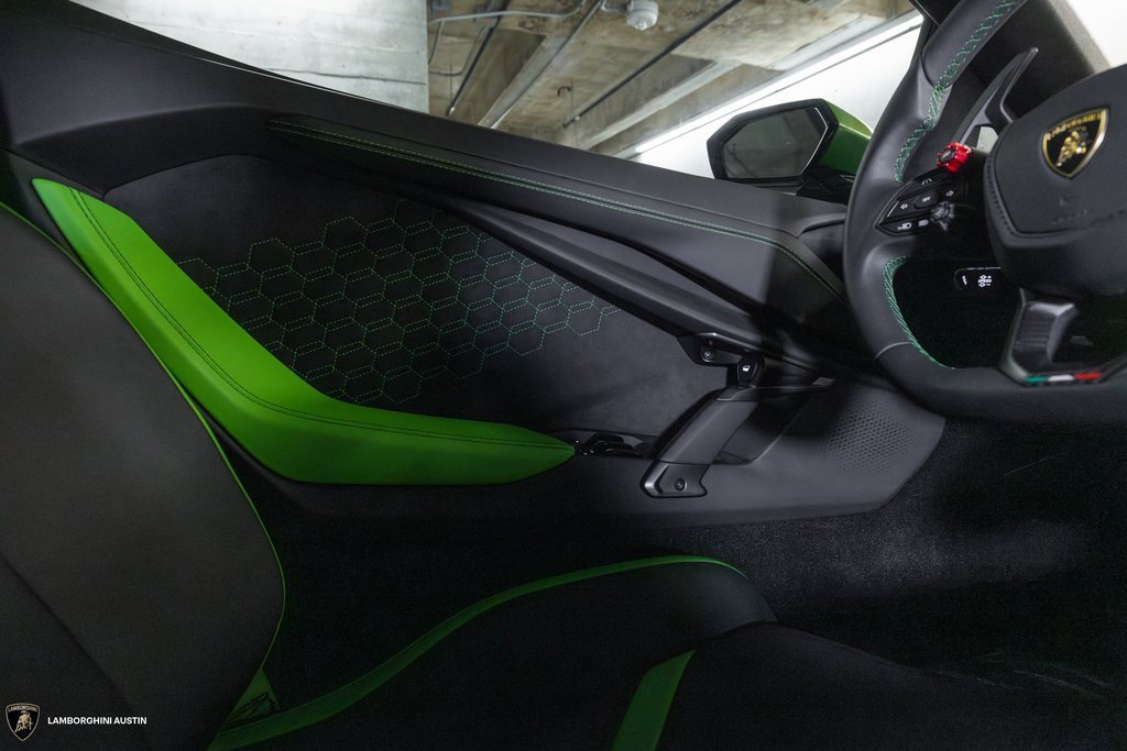 Used 2024 Lamborghini Revuelto image 19