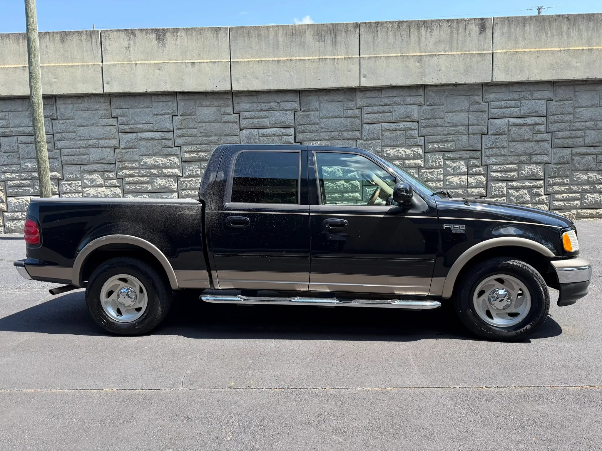 Used 2003 Ford F150 Lariat RWD image 6