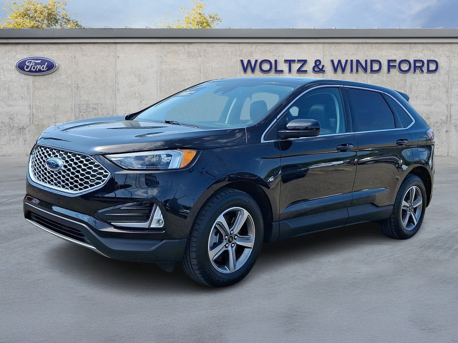 Used 2024 Ford Edge SEL w/ Convenience Package AWD/4WD image 3