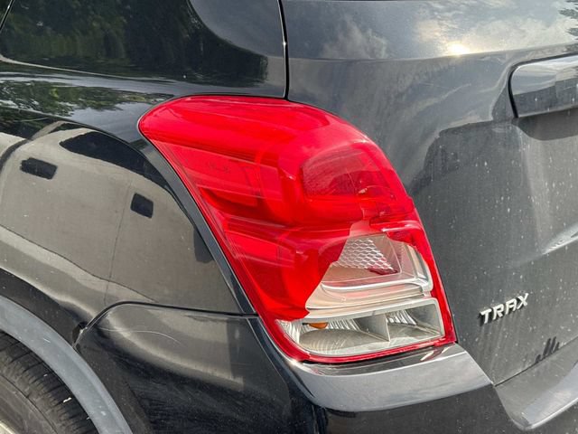 Used 2020 Chevrolet Trax LT w/ LT Convenience Package FWD image 9