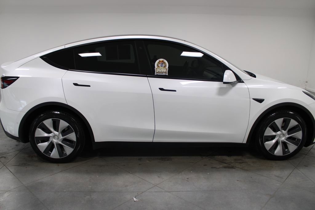 Used 2021 Tesla Model Y Long Range image 11