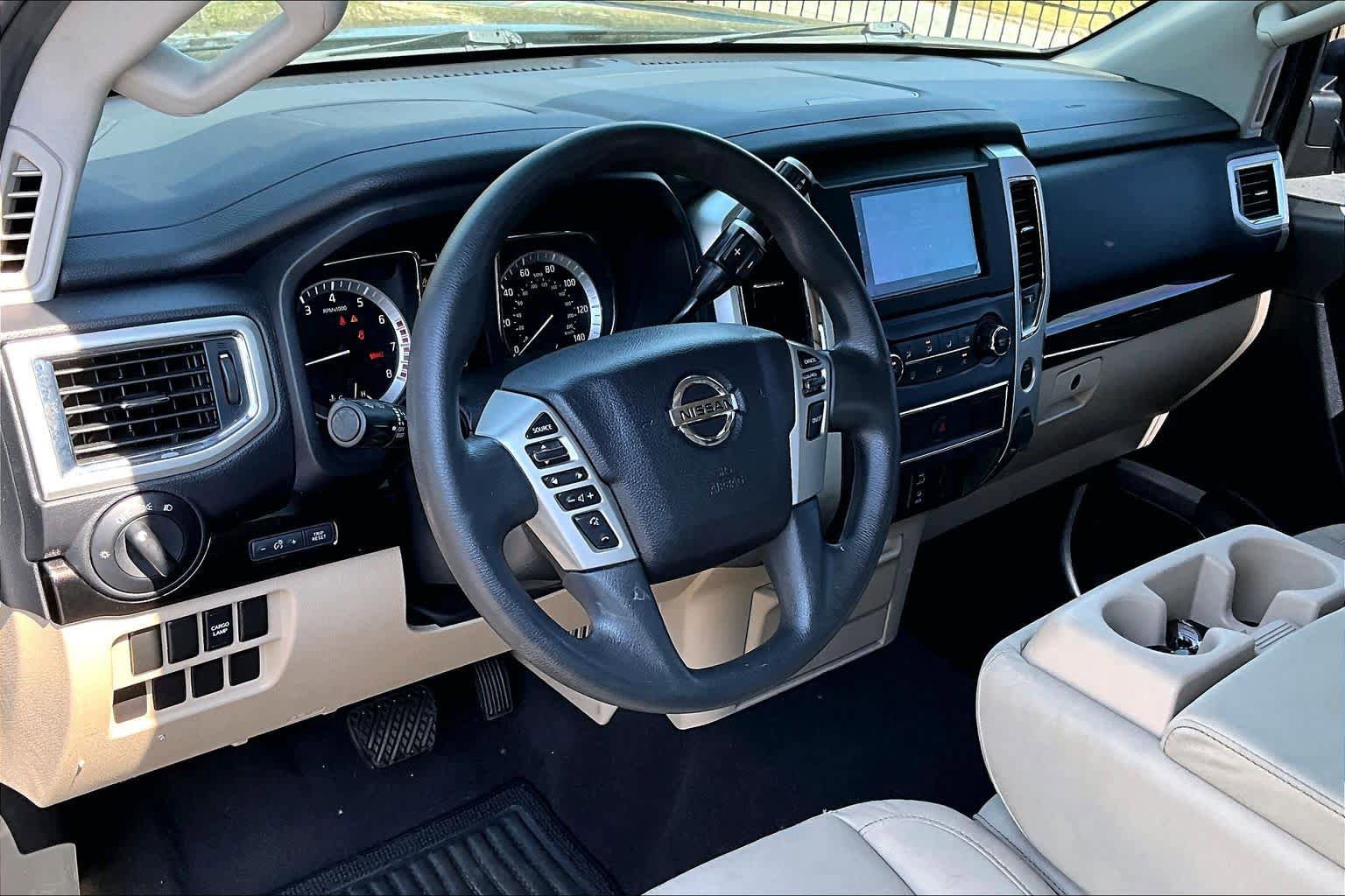 Used 2017 Nissan Titan SV RWD image 15