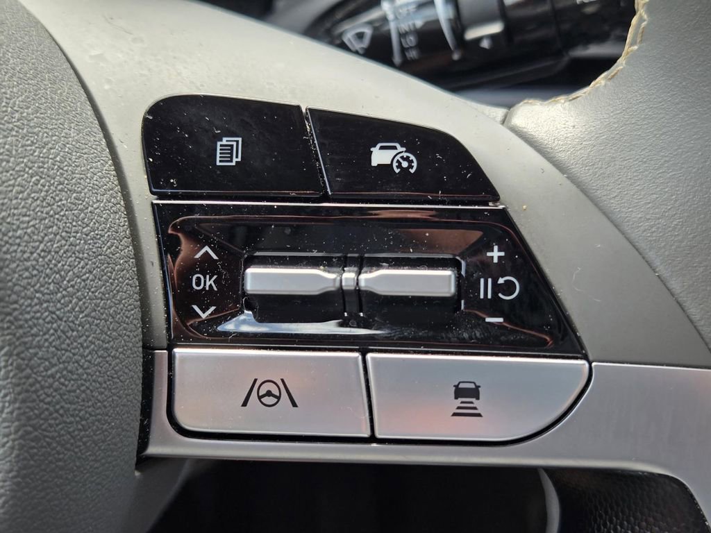Used 2025 Hyundai Elantra SEL FWD image 25
