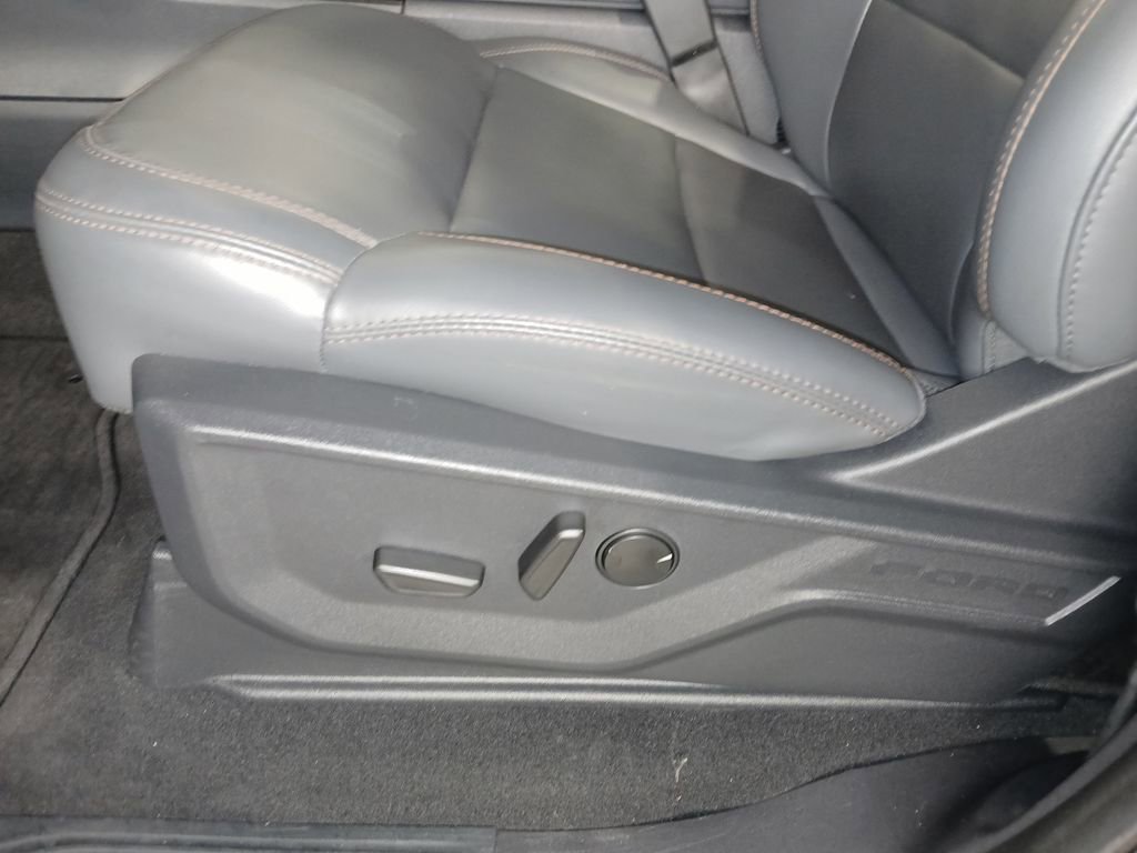 Used 2025 Ford Expedition Active AWD/4WD image 17
