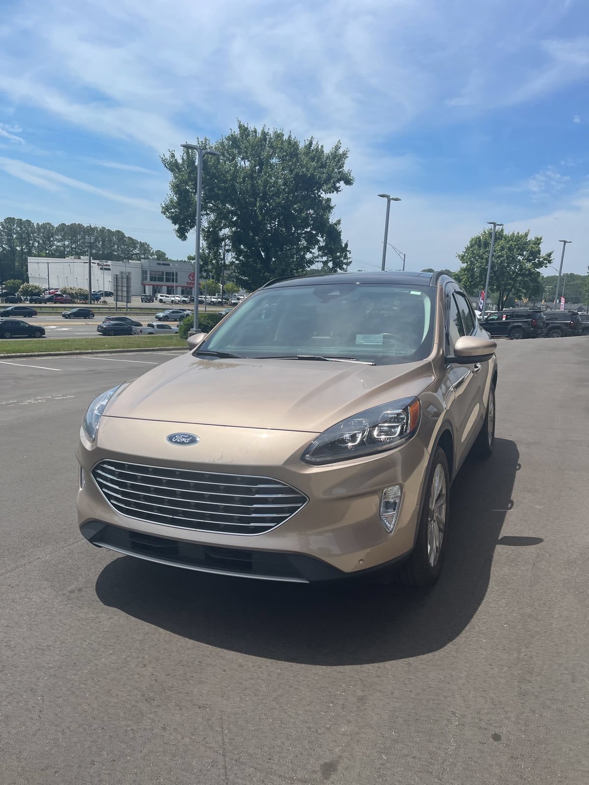 Used 2021 Ford Escape Titanium w/ Titanium Elite Package AWD/4WD image 3