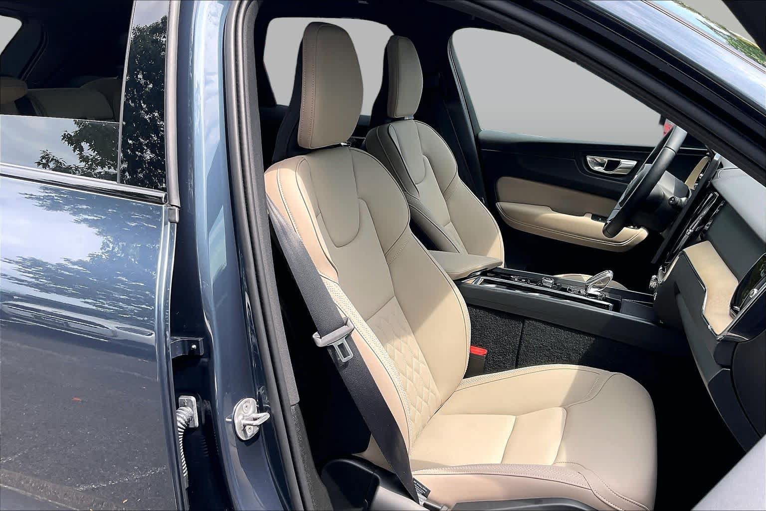 Used 2026 Volvo XC60 B5 Plus w/ Climate Package AWD/4WD image 8