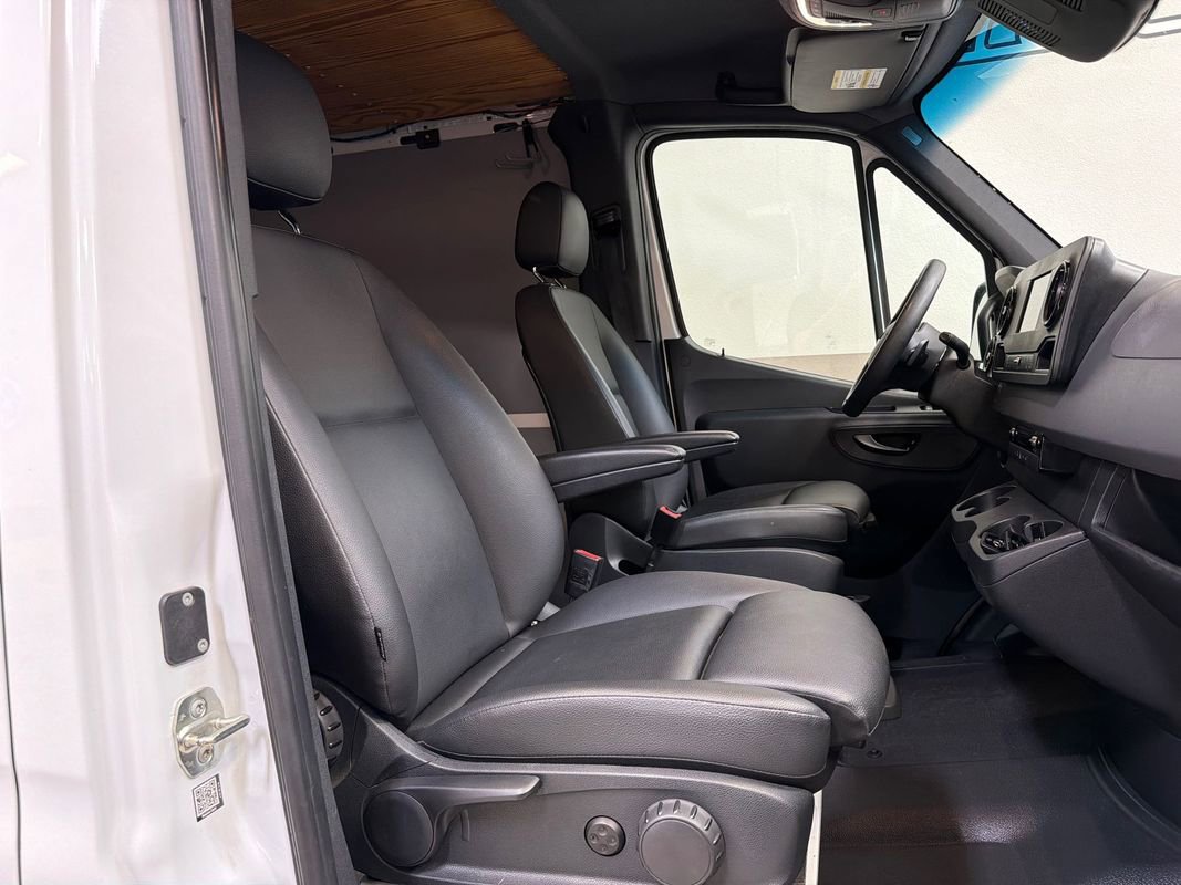 Used 2020 Mercedes-Benz Sprinter 2500 image 36