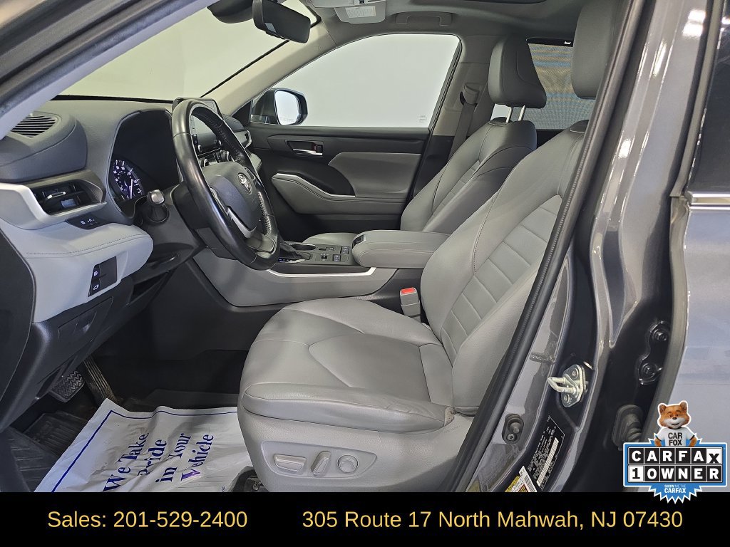 Used 2022 Toyota Highlander XLE AWD/4WD image 9