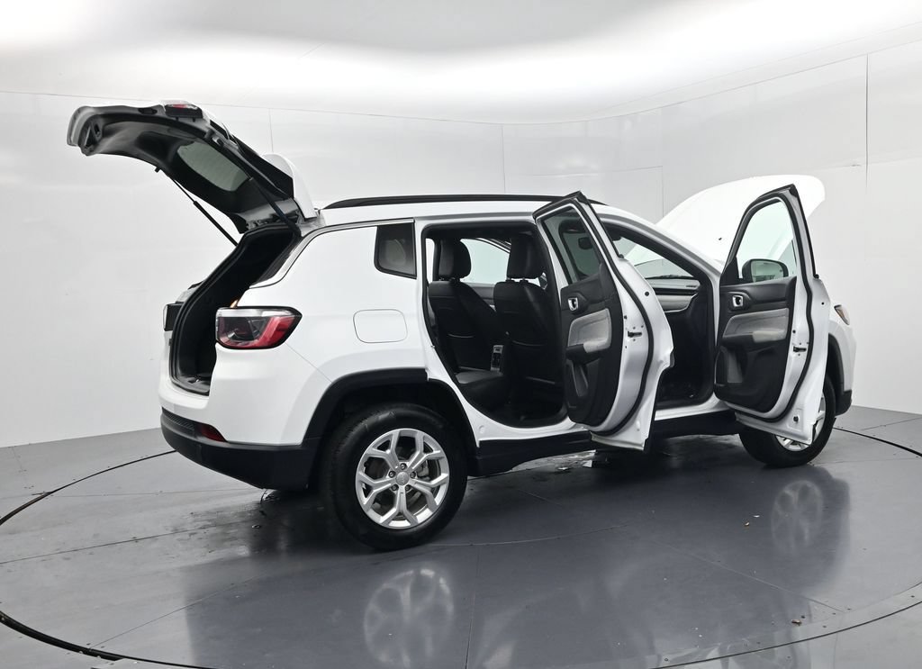 Used 2024 Jeep Compass Latitude AWD/4WD image 61