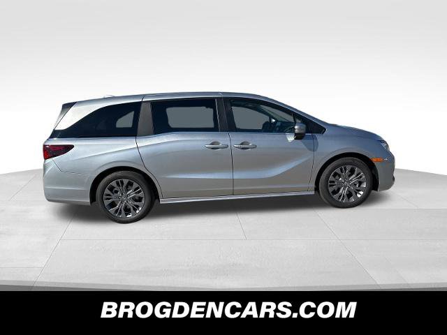 New 2026 Honda Odyssey Touring image 2