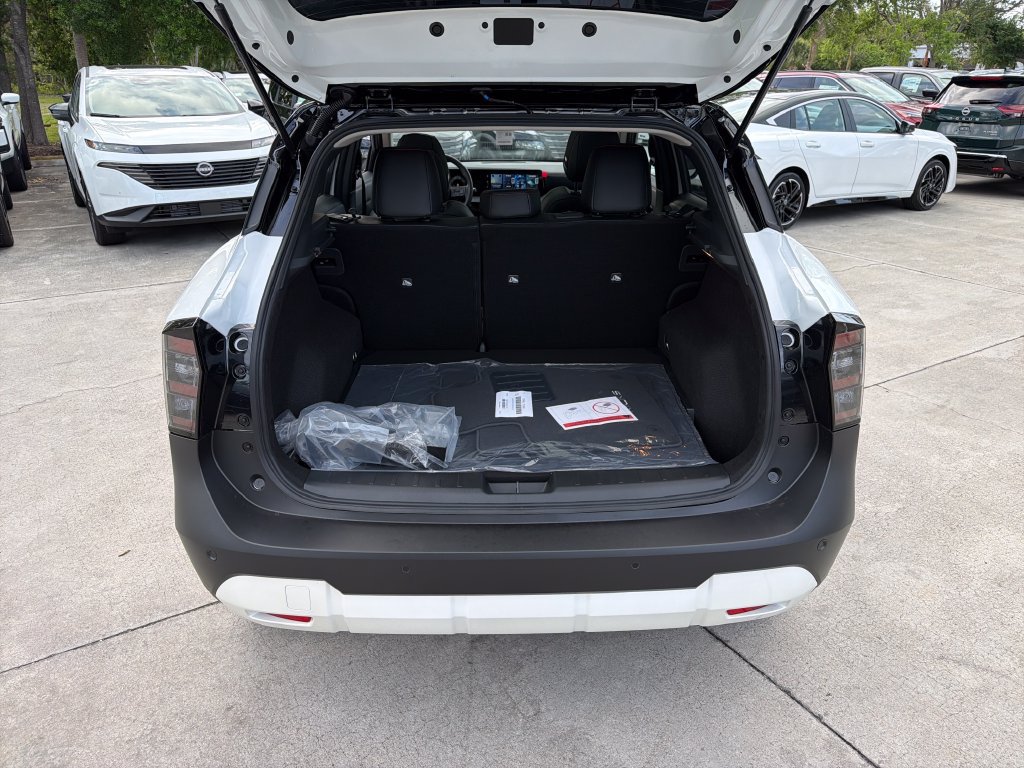 New 2026 Nissan Kicks SR w/ SR Premium Package FWD image 31