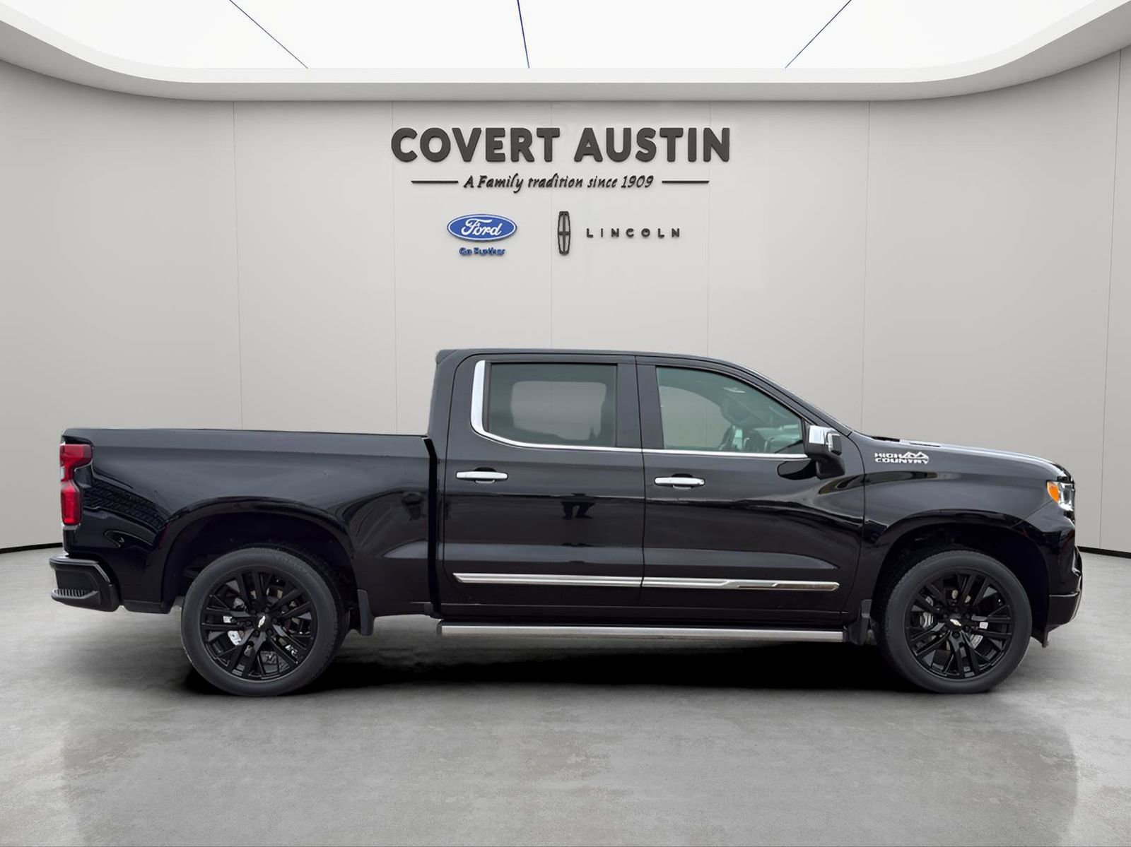 Used 2022 Chevrolet Silverado 1500 High Country w/ Technology Package image 6