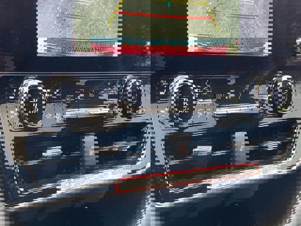 Certified 2025 Toyota Highlander Limited image 28