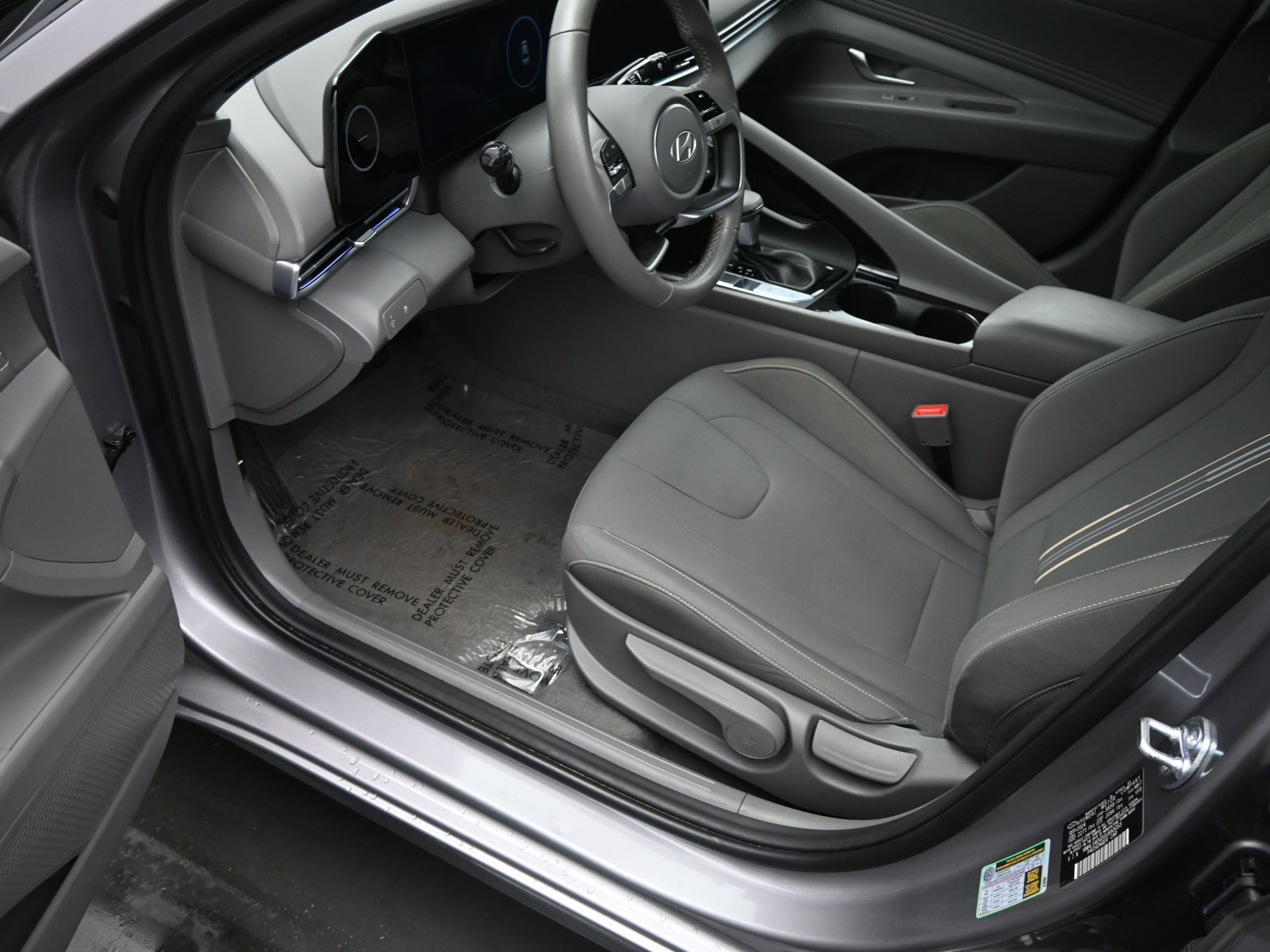 Used 2025 Hyundai Elantra SEL image 14