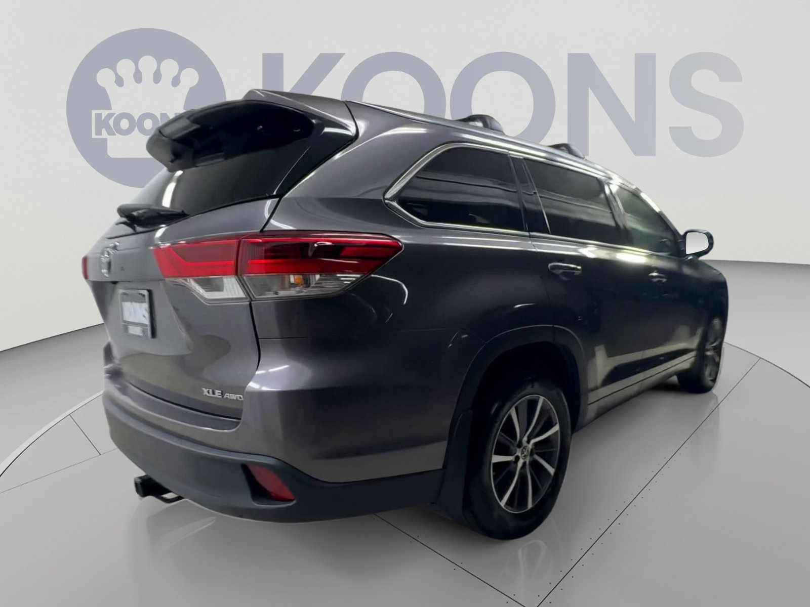 Used 2018 Toyota Highlander XLE AWD/4WD image 11