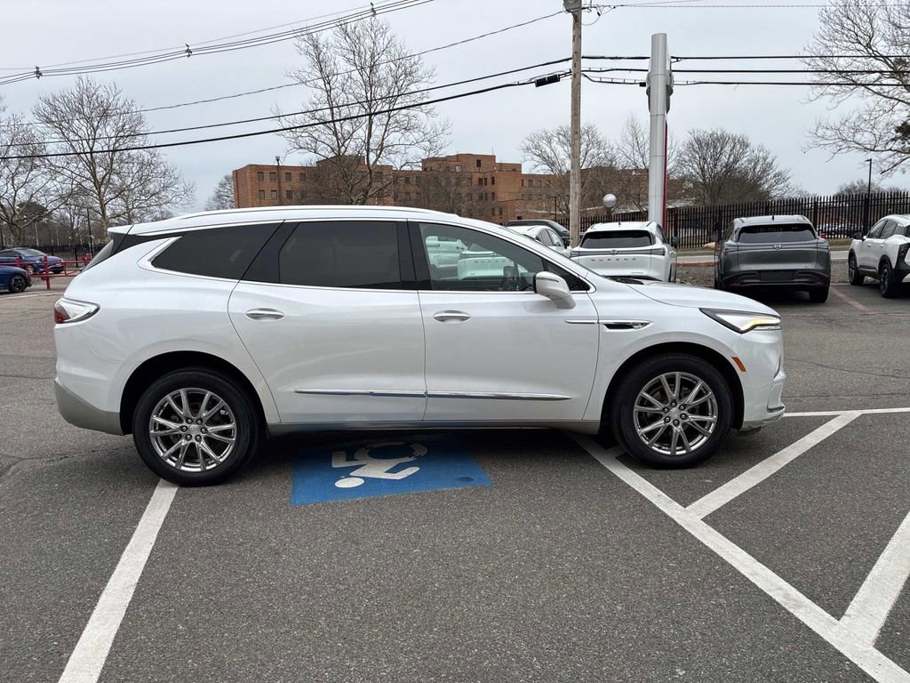 Used 2022 Buick Enclave Premium w/ Experience Buick Package image 8