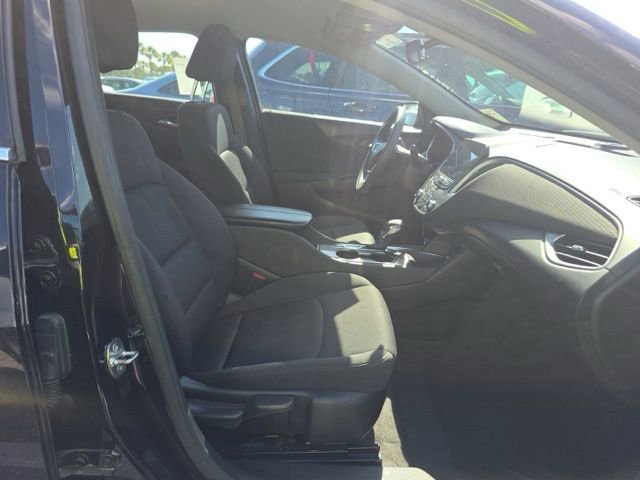 Used 2025 Chevrolet Malibu LT FWD image 12