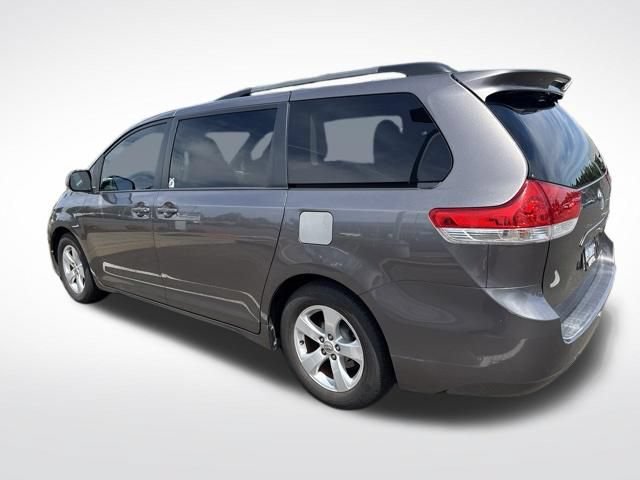 Used 2014 Toyota Sienna LE FWD image 2
