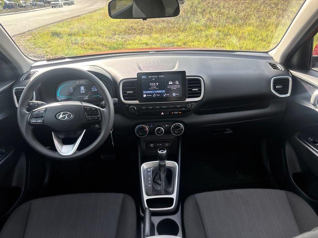 Used 2025 Hyundai Venue SE FWD image 21