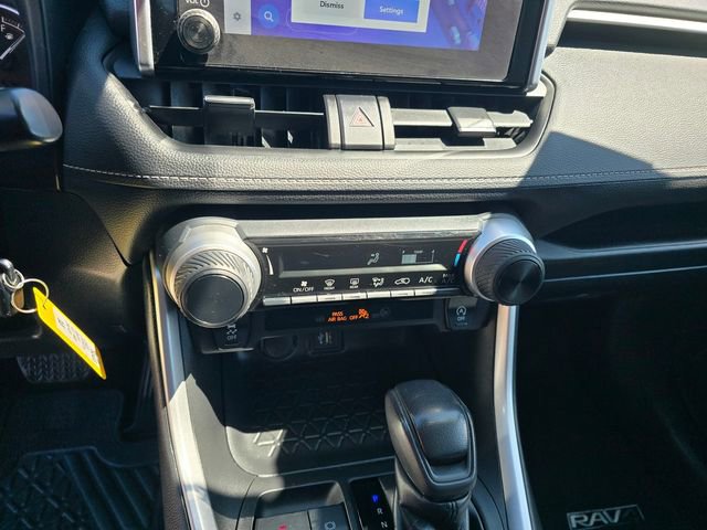 Used 2023 Toyota RAV4 LE AWD/4WD image 33