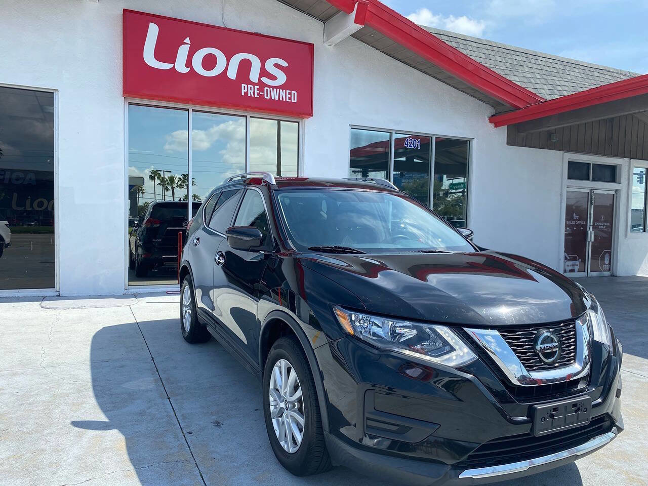 Used 2018 Nissan Rogue SV image 5