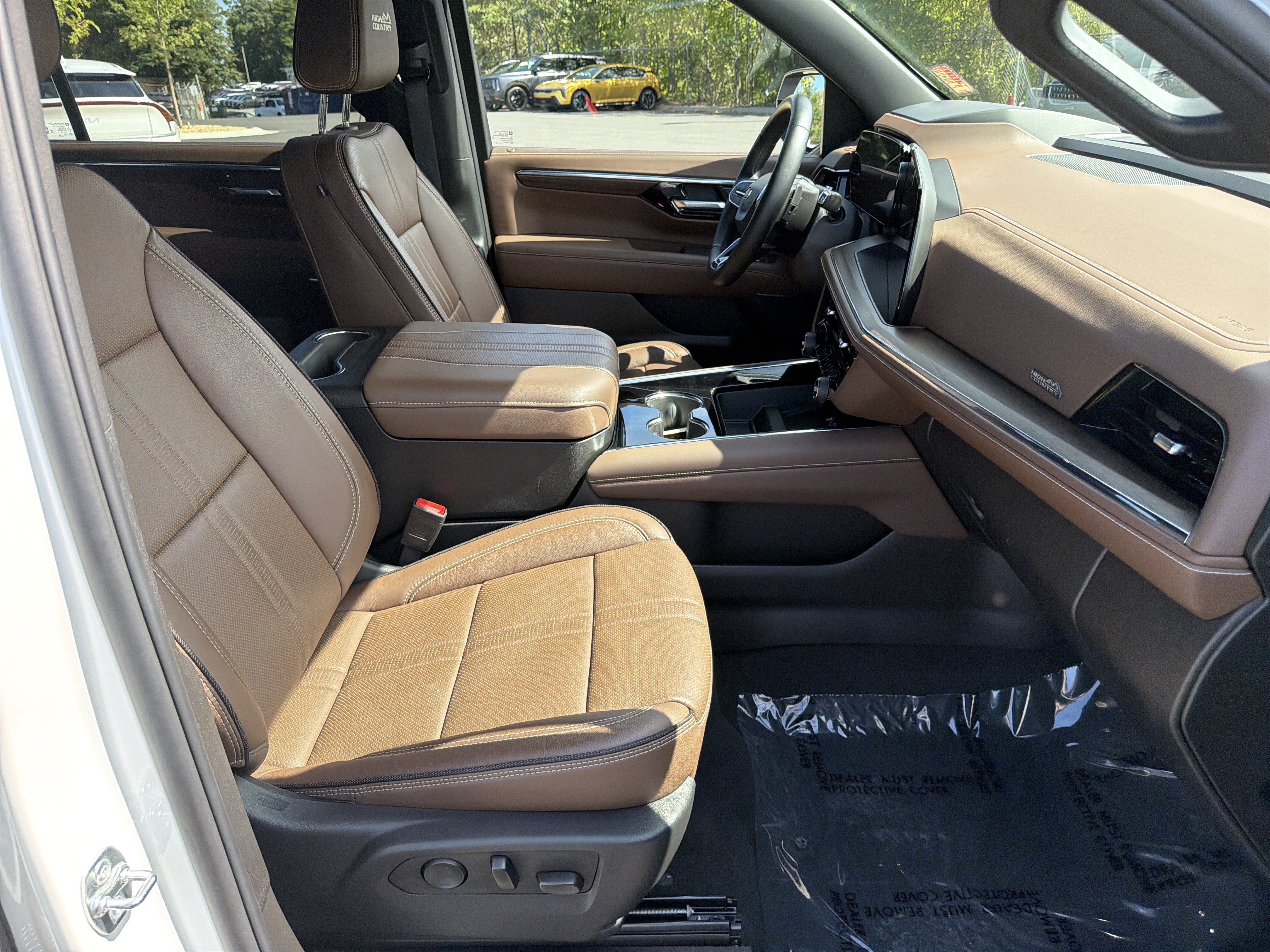 Used 2025 Chevrolet Suburban High Country AWD/4WD image 13