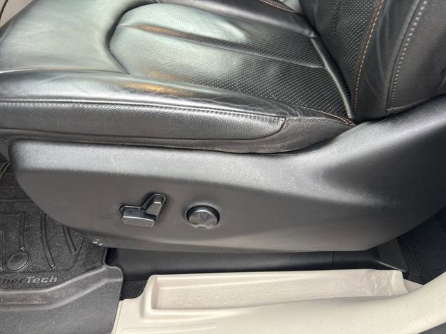 Used 2020 Chrysler Pacifica Touring-L Plus w/ Advanced Safetytec Group FWD image 12