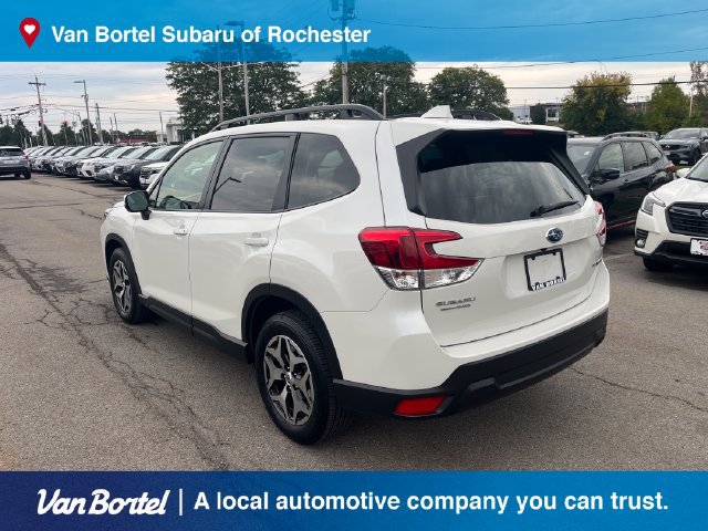 Certified 2023 Subaru Forester Premium AWD/4WD image 3