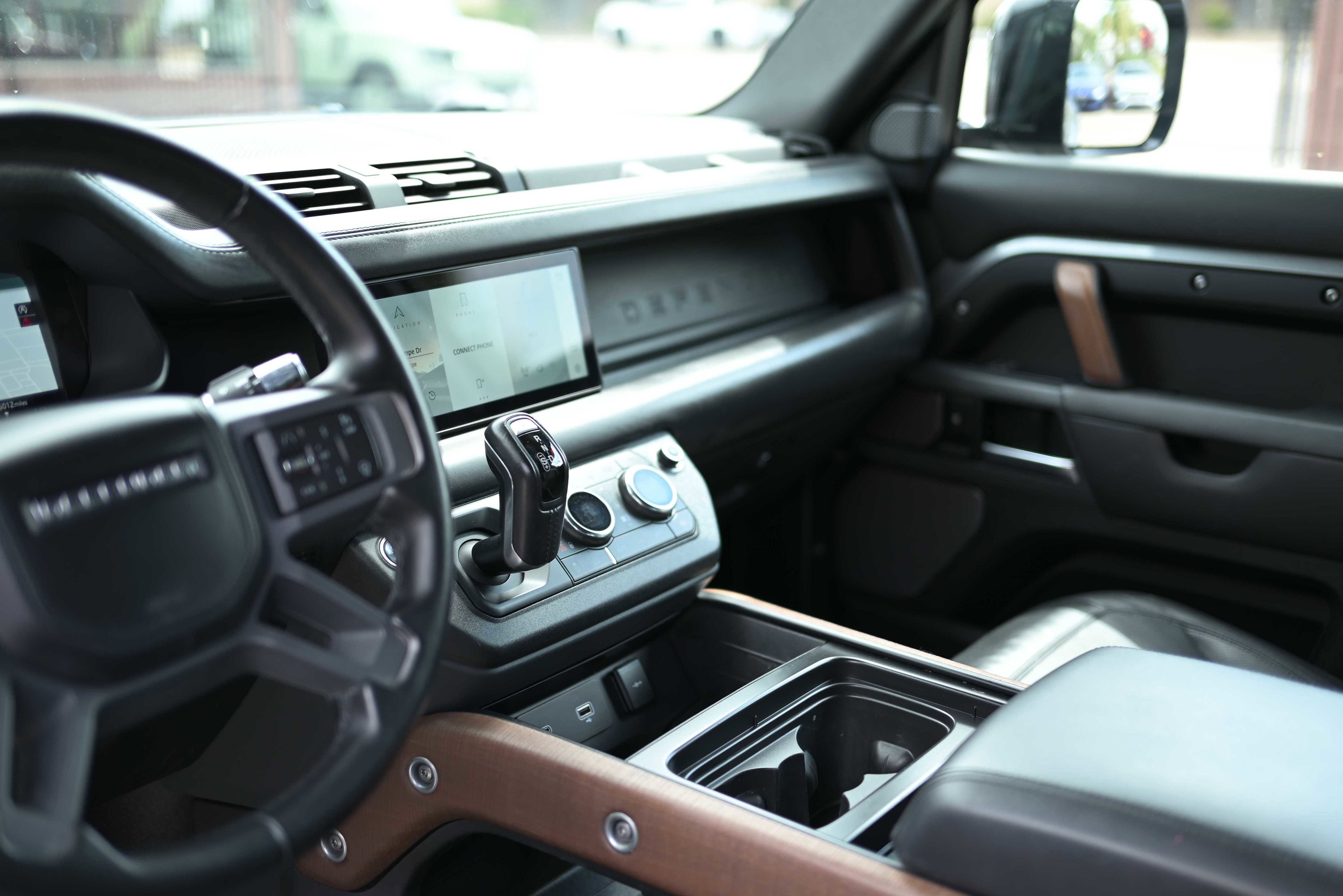 Used 2021 Land Rover Defender 90 X image 8