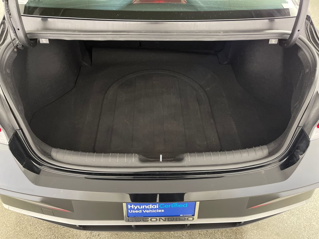 Certified 2025 Hyundai Elantra Limited FWD image 10