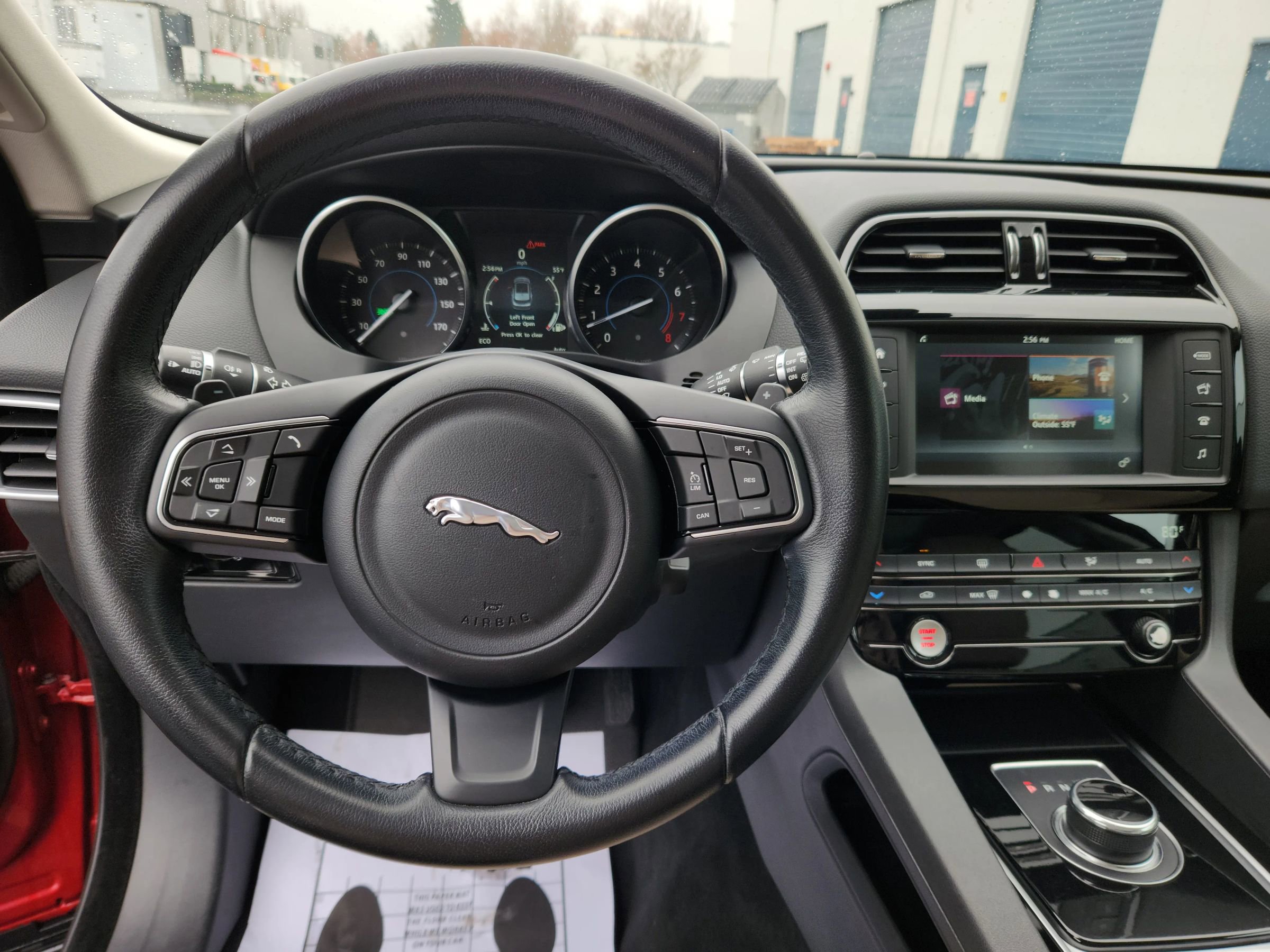 Used 2017 Jaguar F-PACE Premium image 8