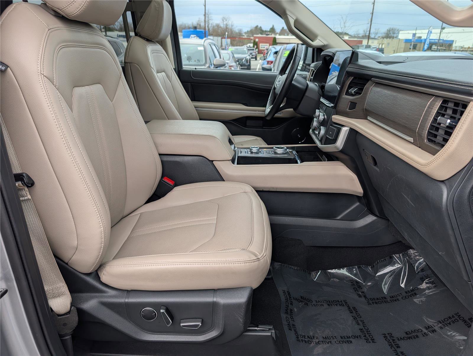 Used 2024 Ford Expedition Limited image 11