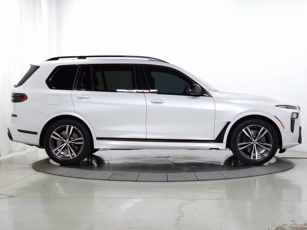 Used 2025 BMW X7 M60i w/ Climate Comfort Package image 13