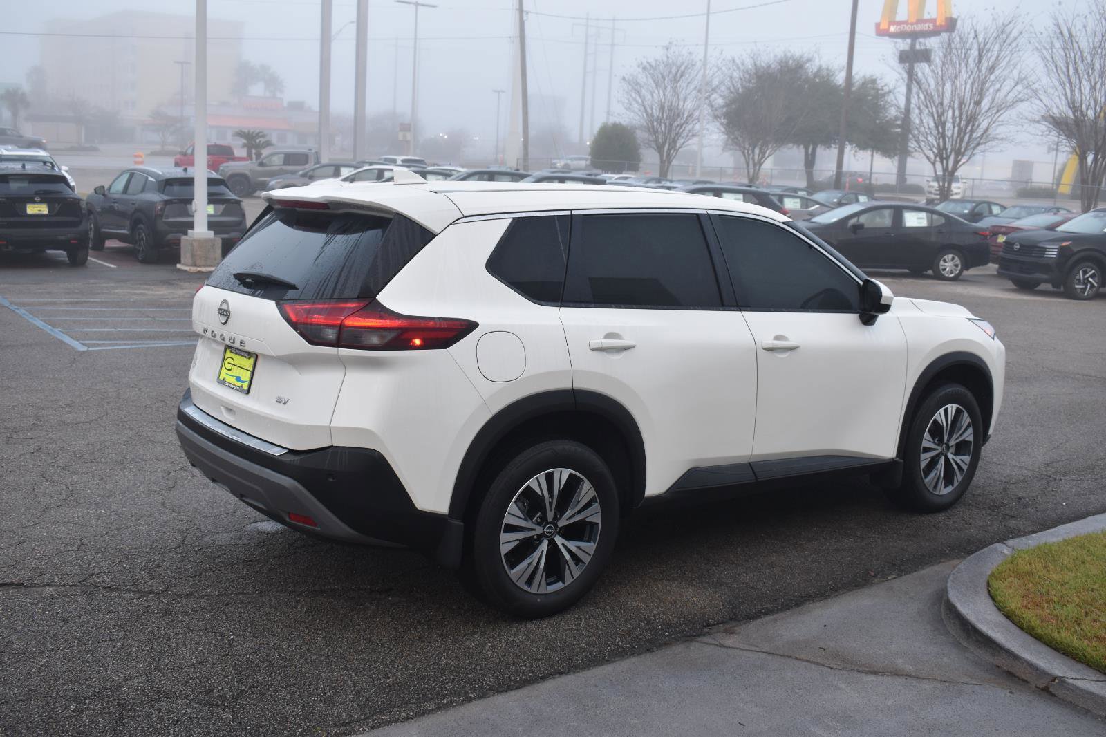 Used 2023 Nissan Rogue SV image 8