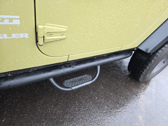 Used 2013 Jeep Wrangler Sport w/ Connectivity Group AWD/4WD image 12