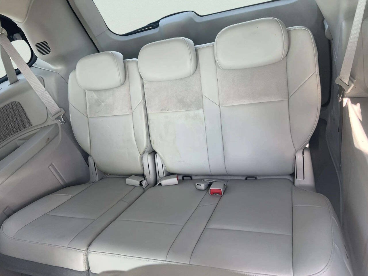 Used 2008 Chrysler Town & Country Limited w/ Entertainment Group #3 FWD image 4