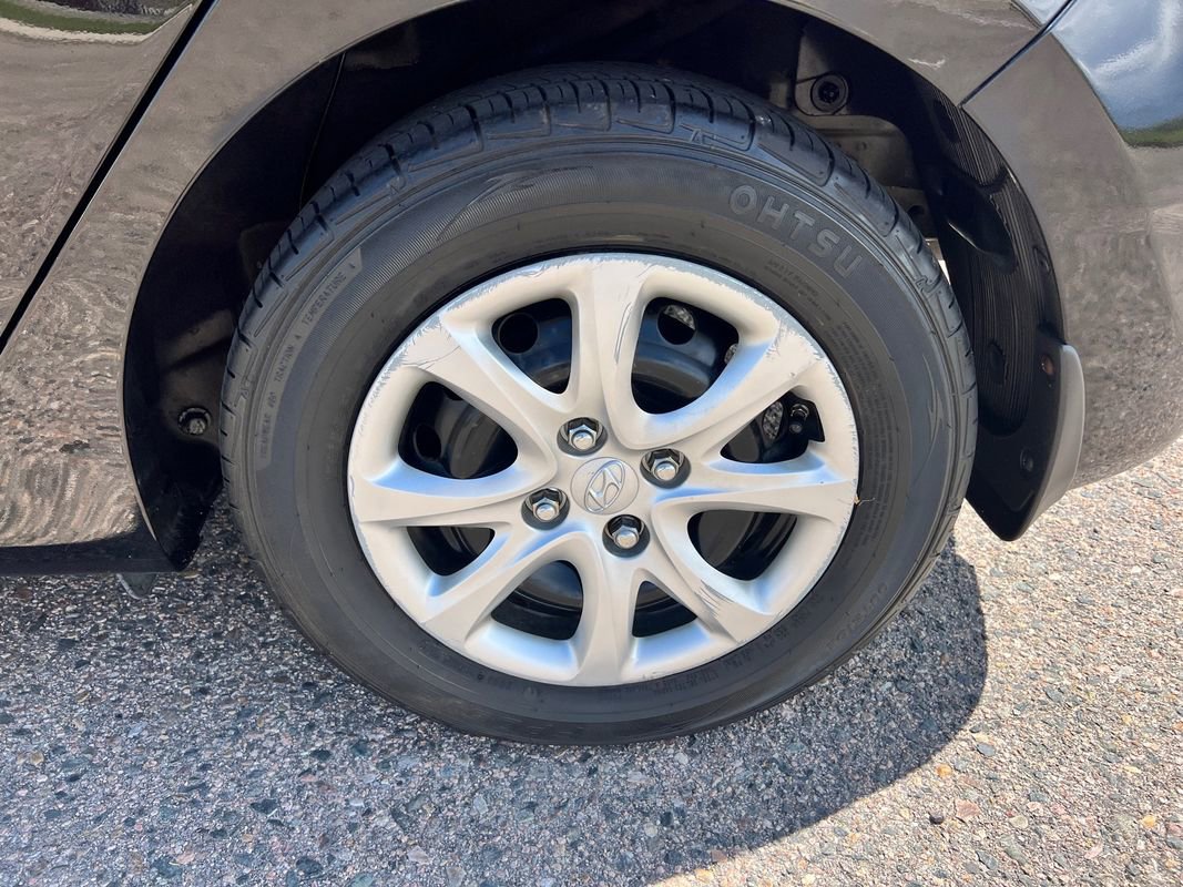 Used 2014 Hyundai Accent GS image 28