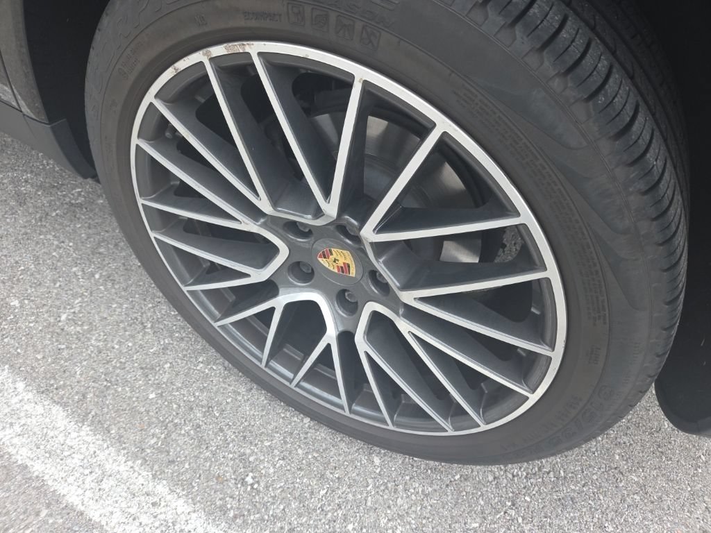 Used 2019 Porsche Cayenne AWD/4WD image 12