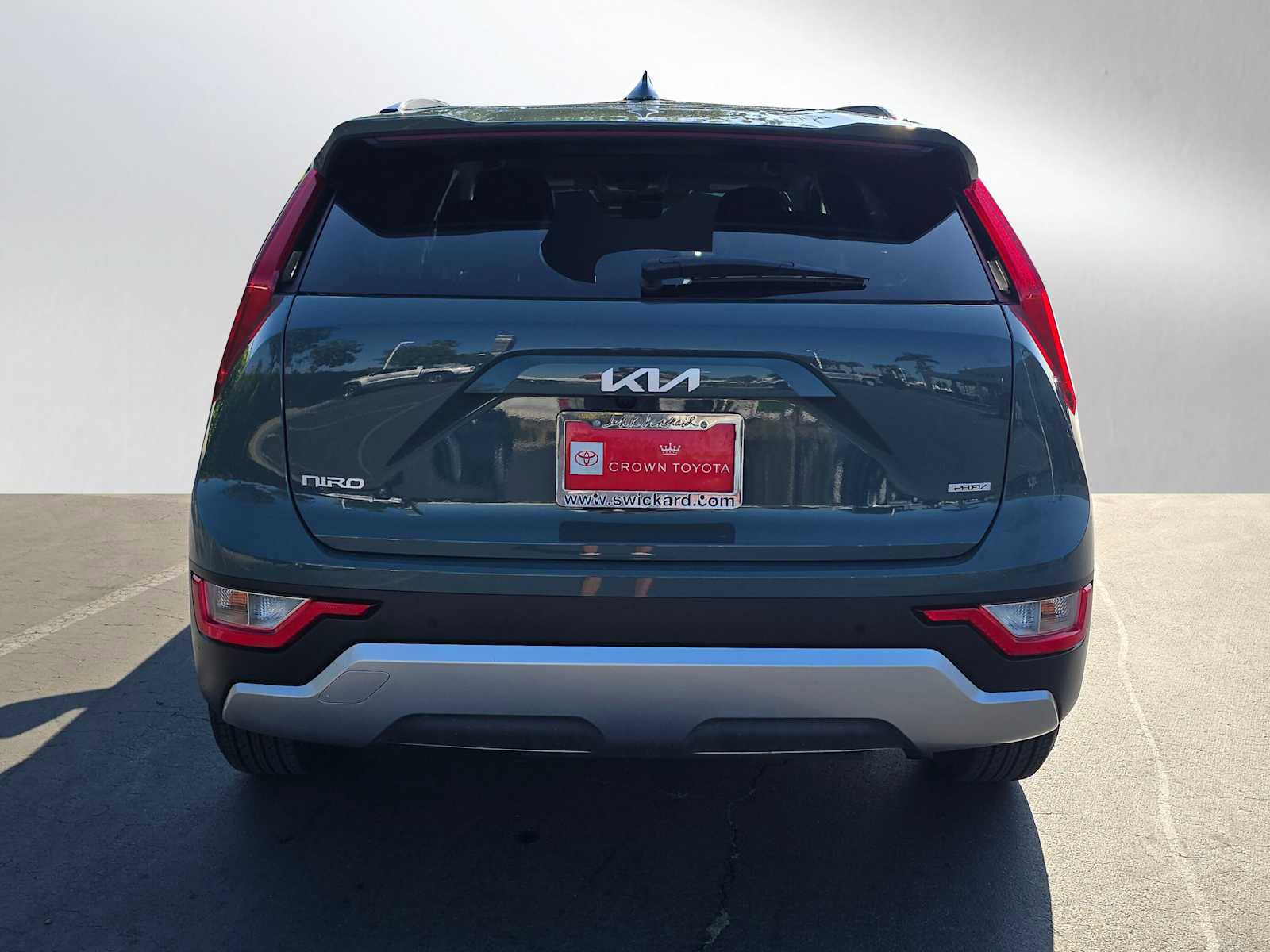 Used 2023 Kia Niro EX image 4