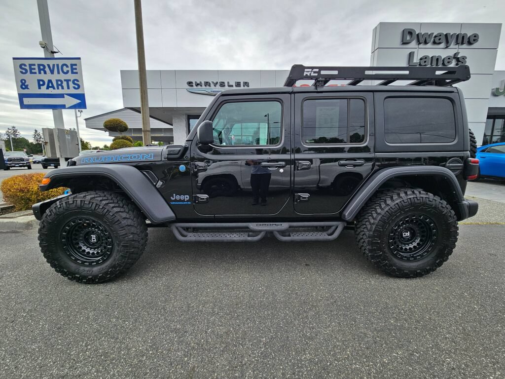 Used 2023 Jeep Wrangler Unlimited Rubicon 4xe w/ Steel Bumper Group AWD/4WD image 2