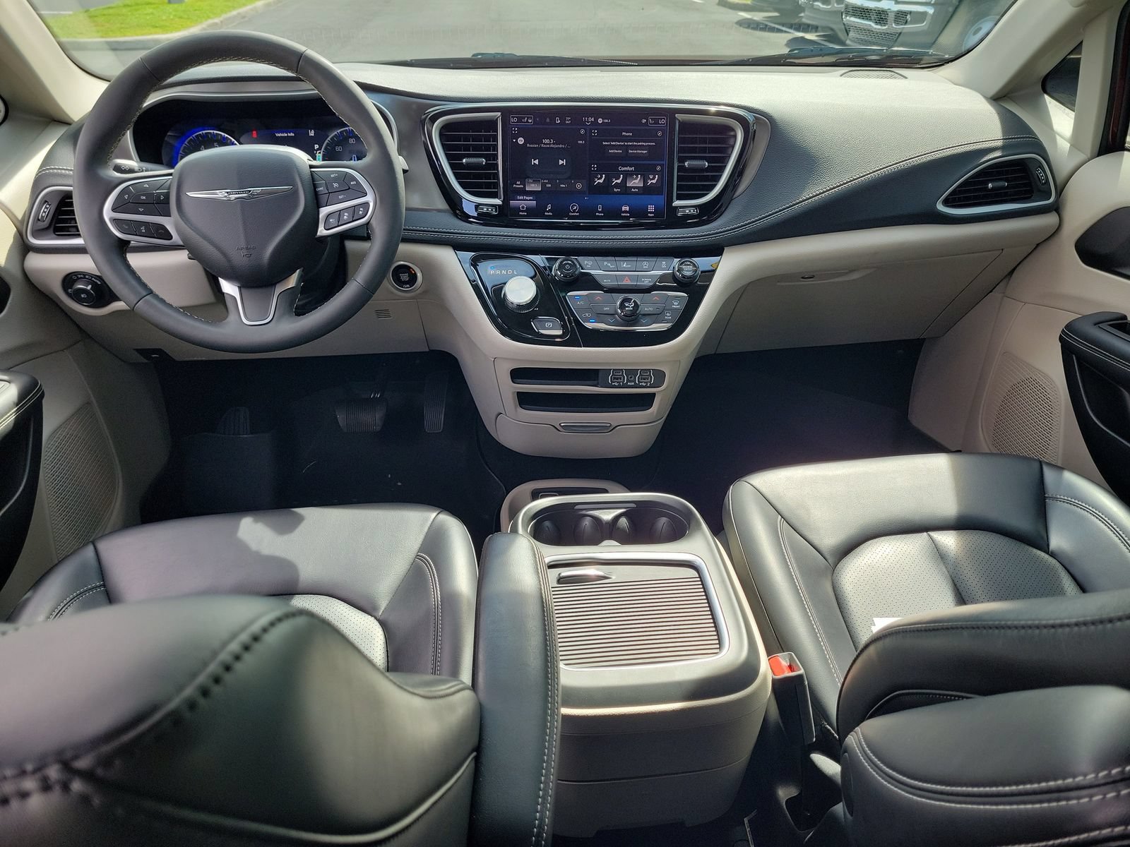 Used 2023 Chrysler Pacifica Touring-L FWD image 13