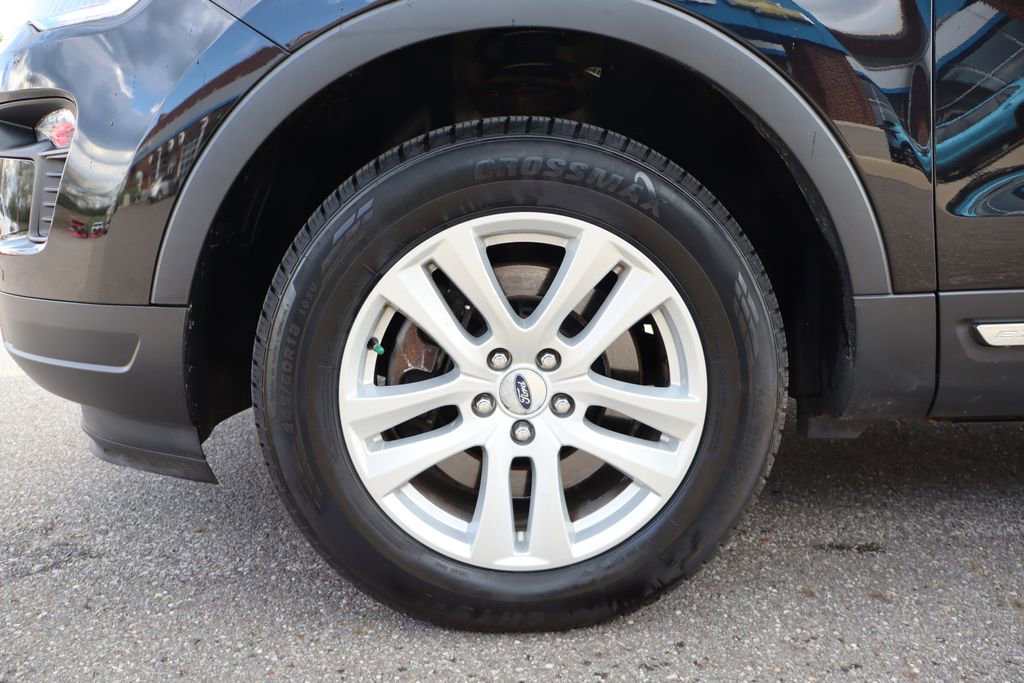 Used 2019 Ford Explorer XLT w/ Equipment Group 202A AWD/4WD image 25