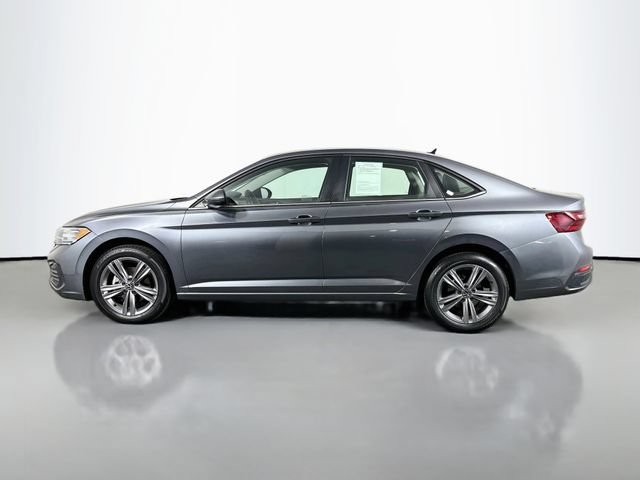 Certified 2024 Volkswagen Jetta SE FWD image 4