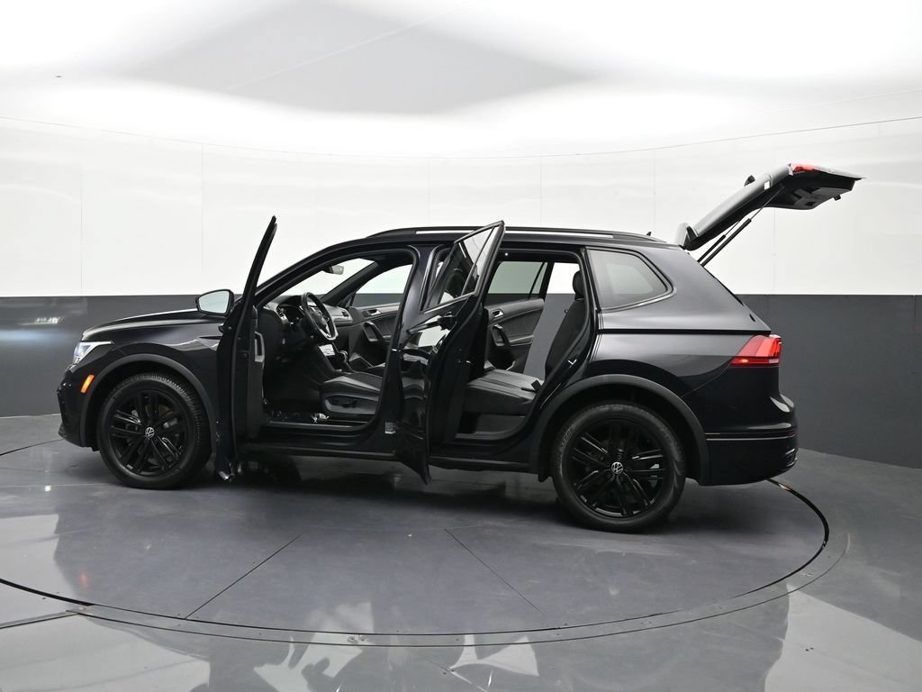 Used 2022 Volkswagen Tiguan SE R-Line FWD image 39