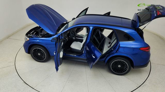 Used 2025 Mercedes-Benz GLC 350e 4MATIC w/ AMG Line image 90