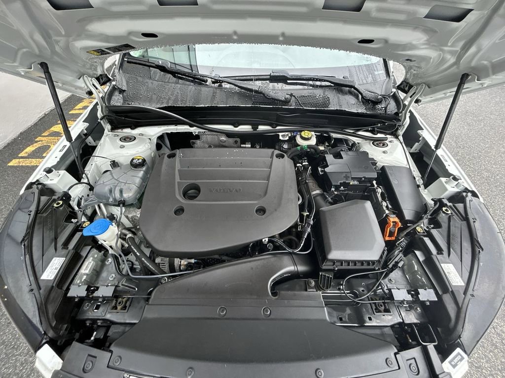 Certified 2023 Volvo XC40 B5 Plus w/ Climate Package image 14