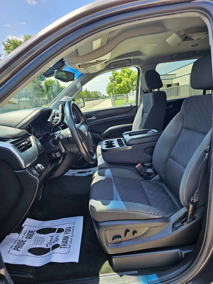 Used 2016 Chevrolet Suburban LS RWD image 11