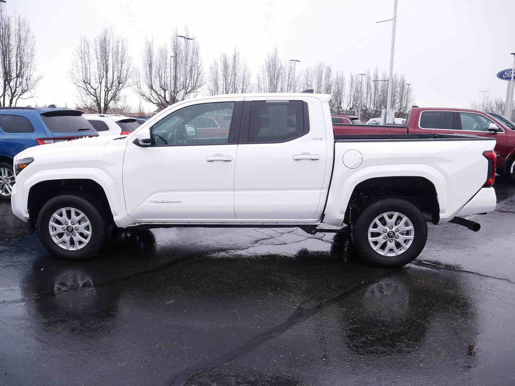 Used 2025 Toyota Tacoma SR5 image 18