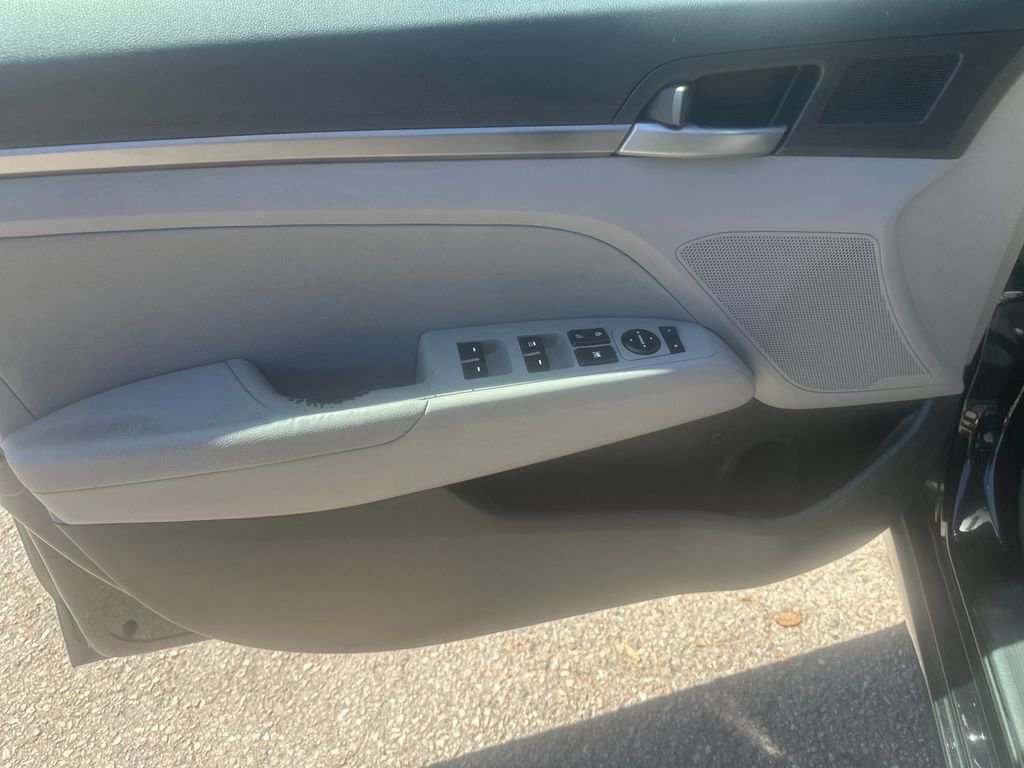 Used 2017 Hyundai Elantra SE FWD image 10